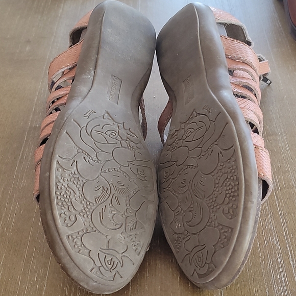 G H BASS & CO  LEATHER SANDALS - Picture 7 of 10